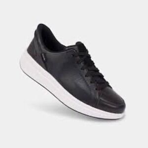 Kizik Sydney Womens Size US 9
Black Leather Hands Free Lace Up
Casual Sneaker